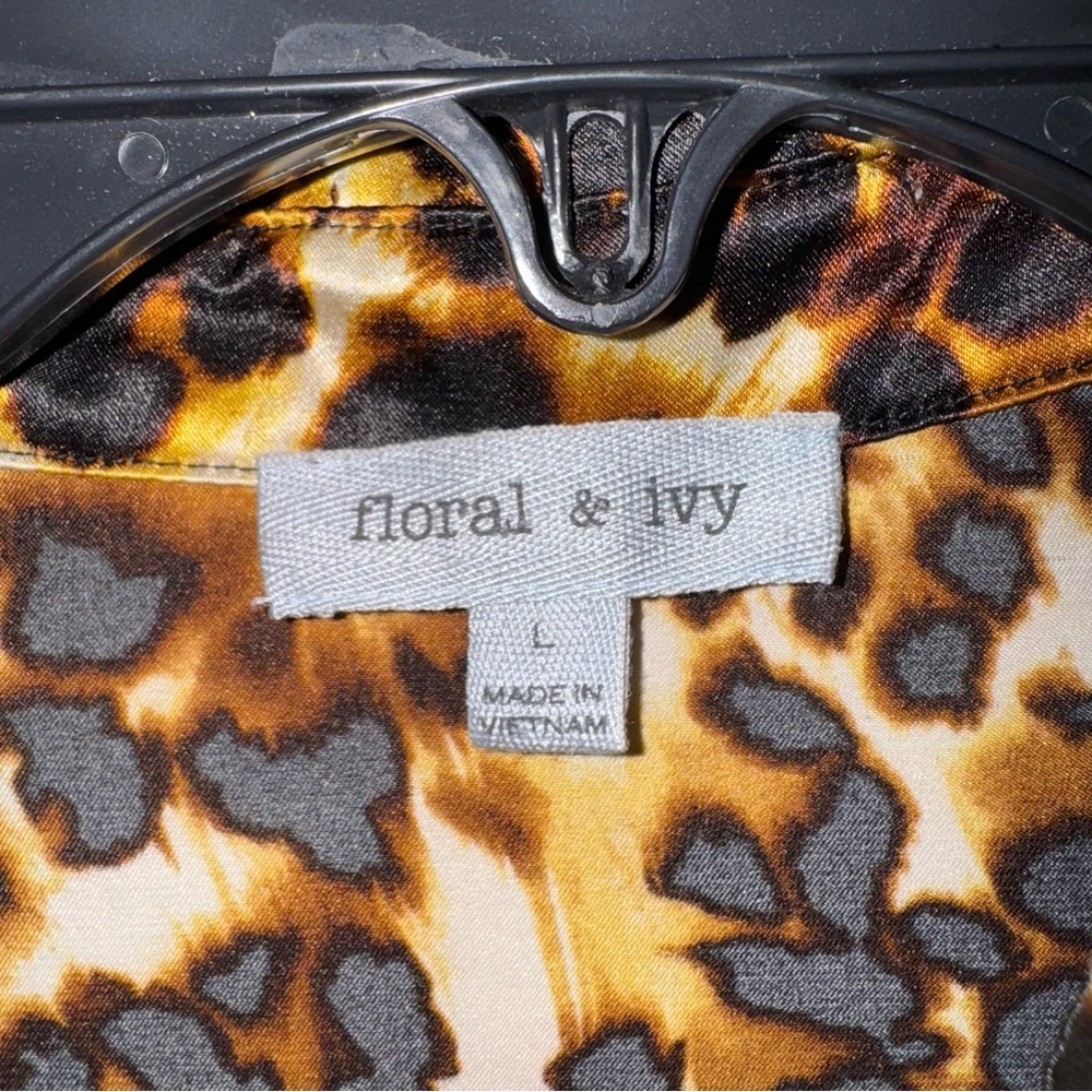 Floral & Ivy Leopard Print Collared Button Down Blouse - Picture 4 of 14